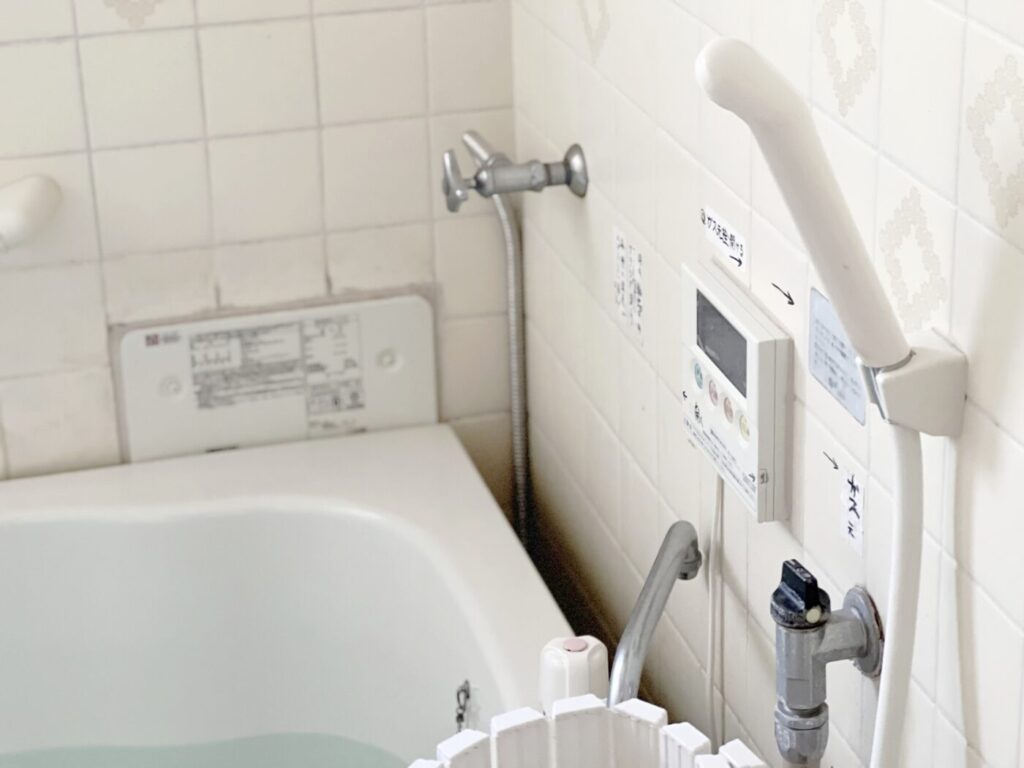 頑固な汚れの原因とは お風呂の水垢を掃除する方法を解説