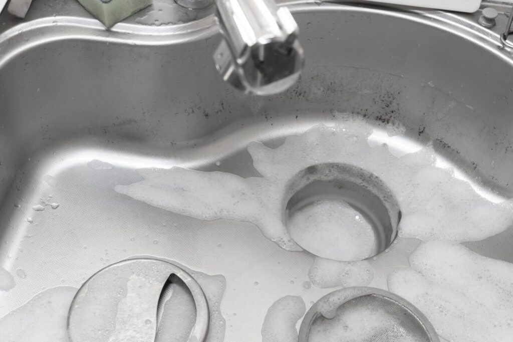 意外と簡単 台所の排水口の掃除方法を解説