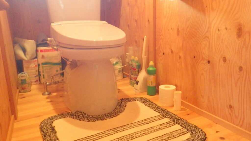 トイレの床の尿こぼれの匂いを撃退 掃除方法や対策を解説