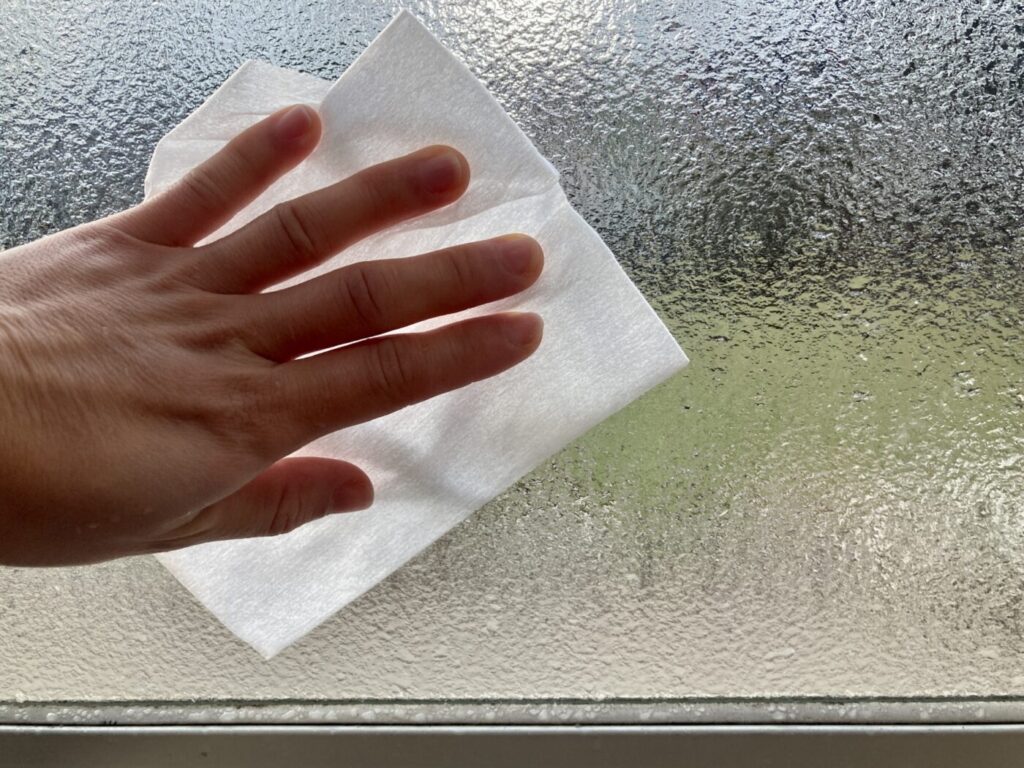 知っている役に立つ 窓ガラス掃除の裏技を解説