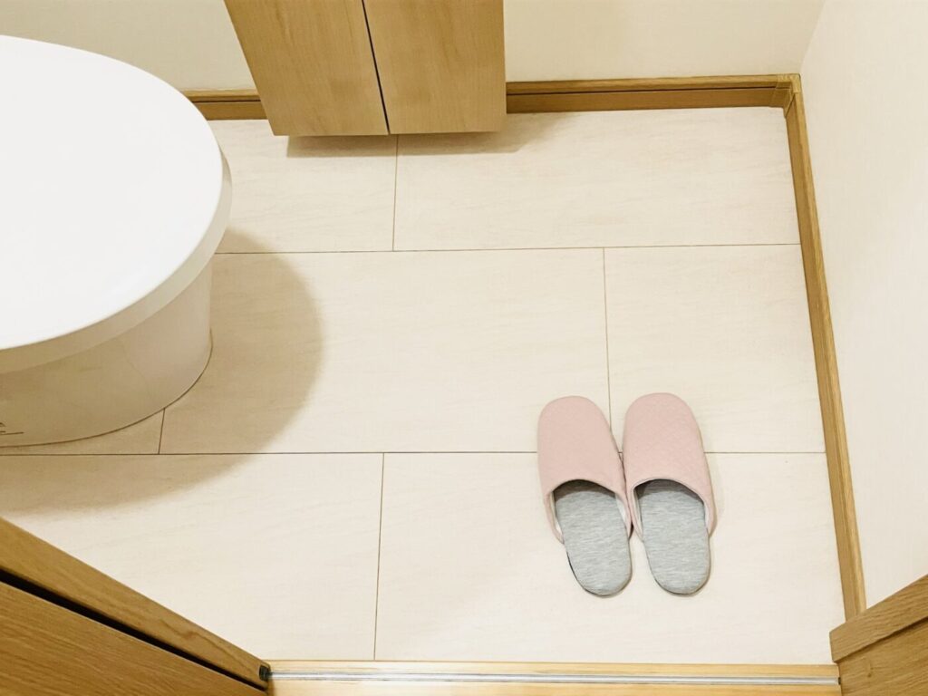 トイレの床を綺麗に　掃除方法や綺麗に保つ方法を解説